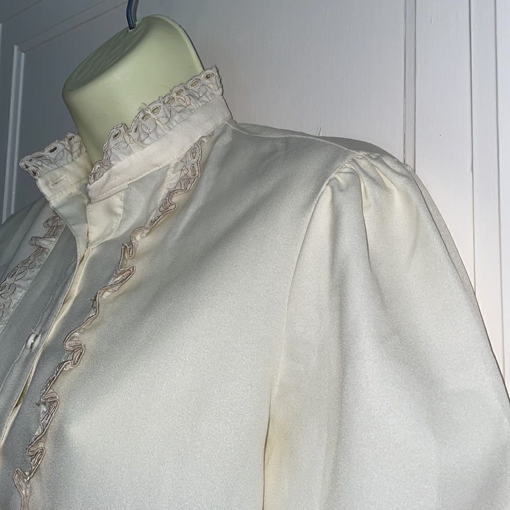 Vtg 70s C.E.O. Petites cream colored high necked polyester blouse - Picture 4 of 9